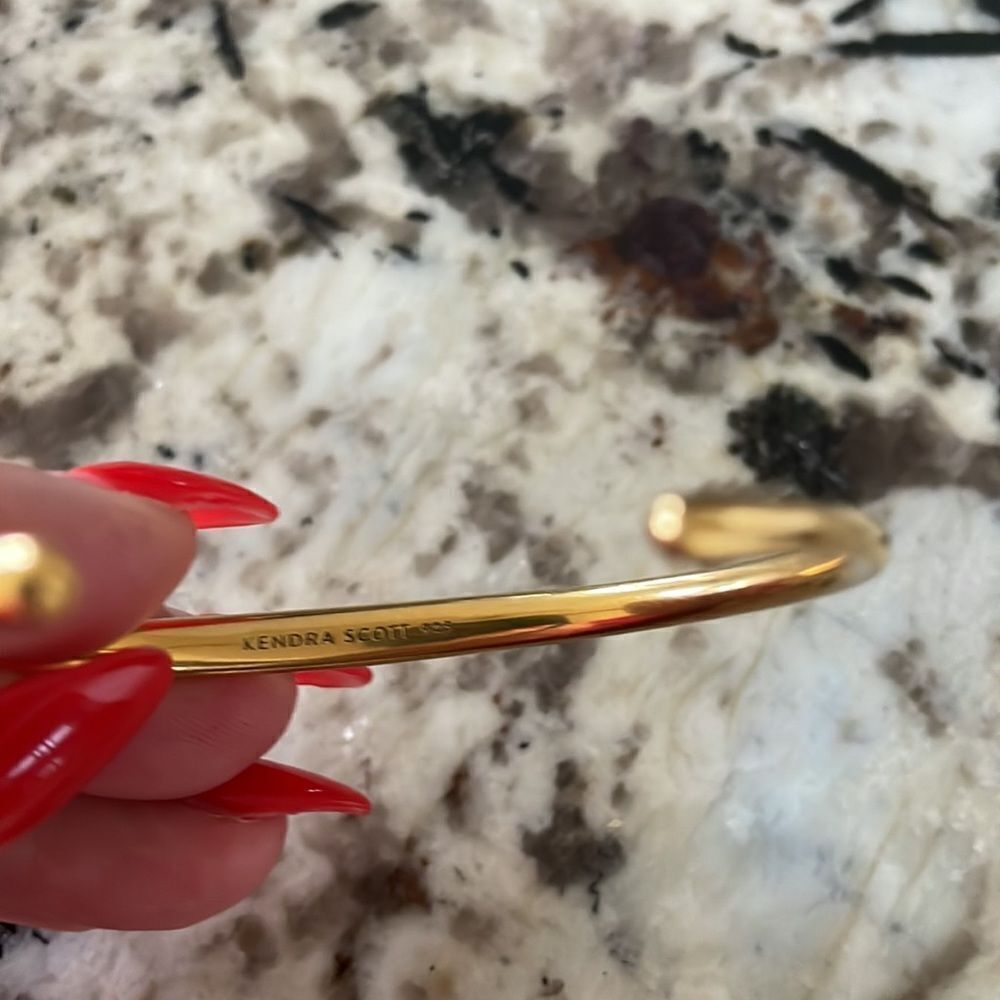Gold open bangle - Picture 4 of 6